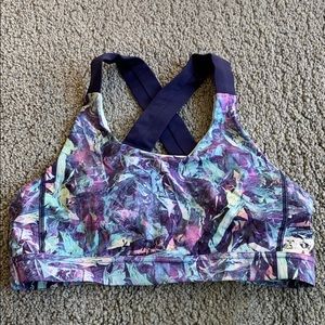 Lululemon sports bra with clasp